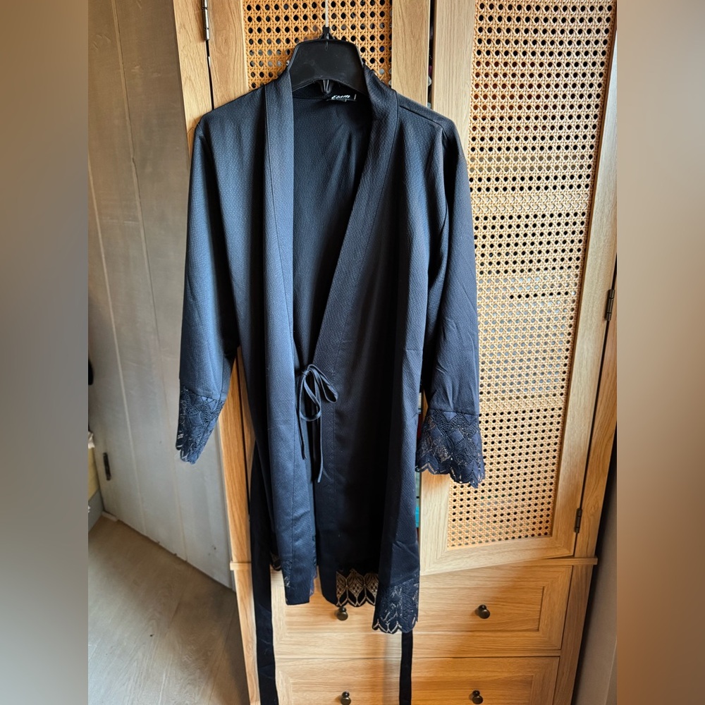 Chic Black Lace-Trimmed Robe